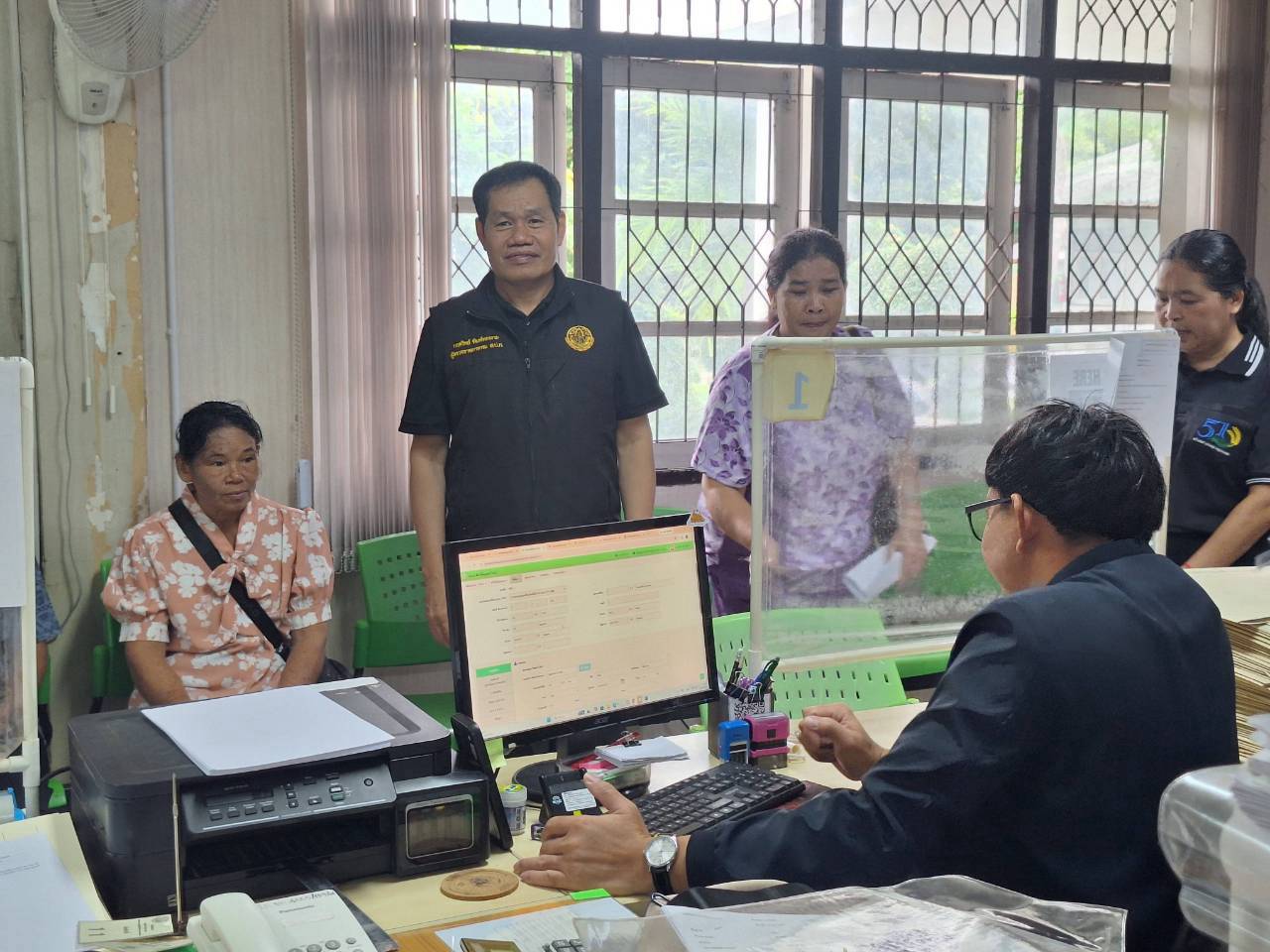 title - ผู้ตรวจราชการ ส.ป.ก. ลงพื้นที่จังหวัดขอนแก่น ประชุมติดตามความก้าวหน้าผลการดำเนินงาน พร้อมตรวจเยี่ยมให้กำลังใจกลุ่มวิสาหกิจชุมชนสมุนไพรไผ่คำ 39 